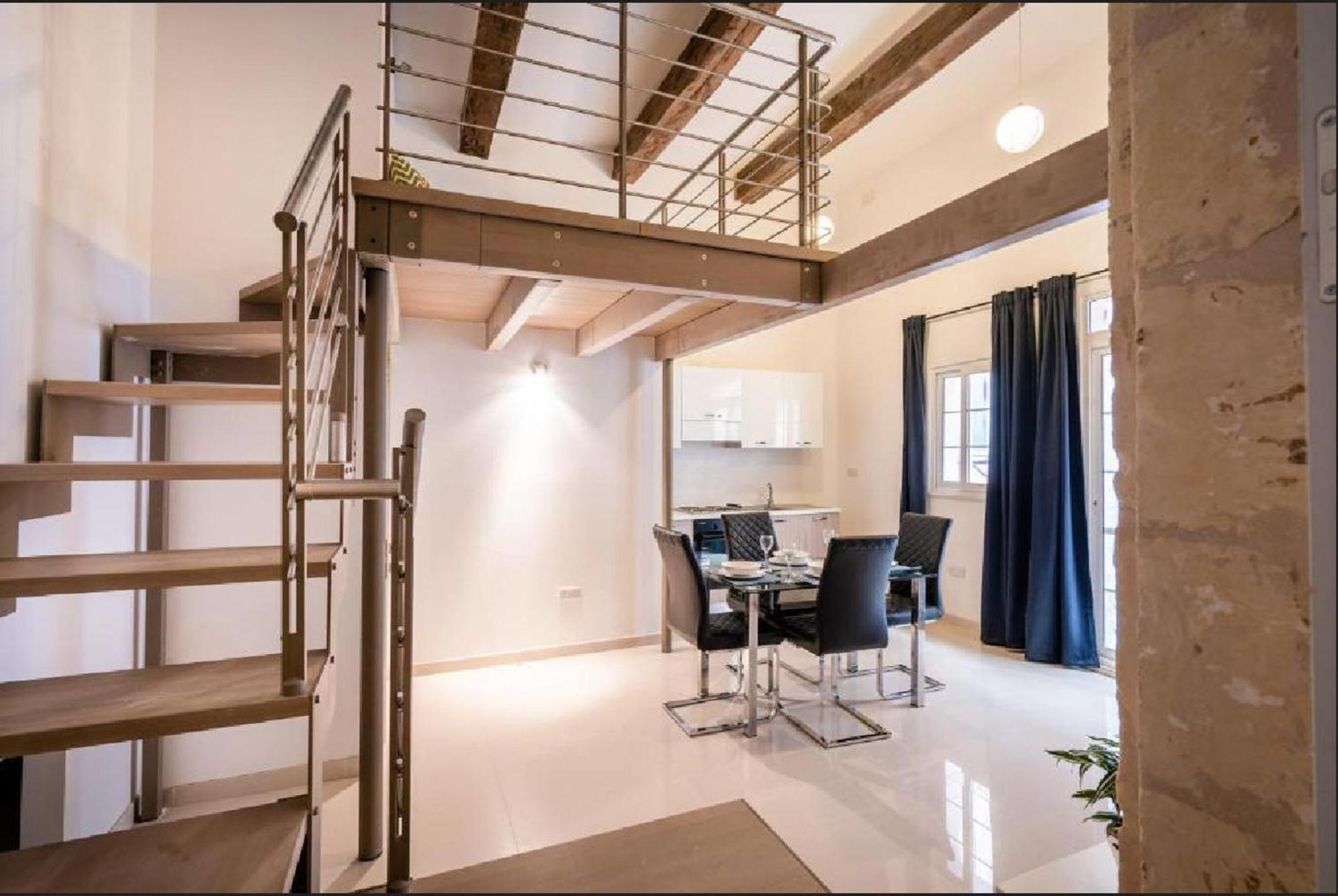 Exquisite 3-Bedroom Duplex Penthouse With Jacuzzi In Valletta Centre Εξωτερικό φωτογραφία