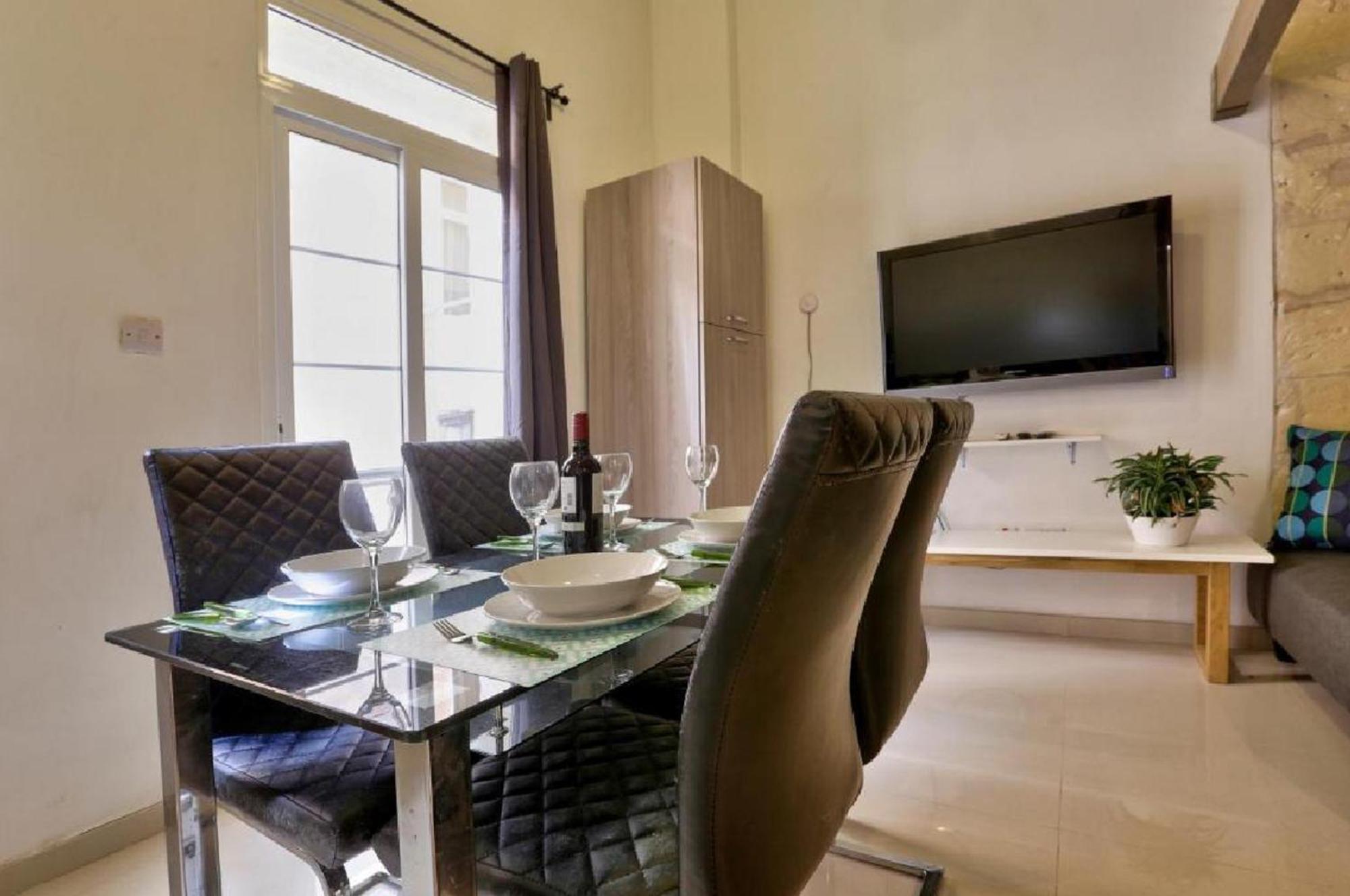Exquisite 3-Bedroom Duplex Penthouse With Jacuzzi In Valletta Centre Εξωτερικό φωτογραφία