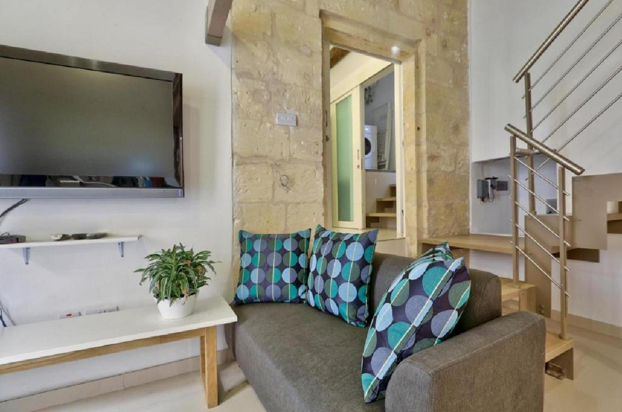 Exquisite 3-Bedroom Duplex Penthouse With Jacuzzi In Valletta Centre Εξωτερικό φωτογραφία