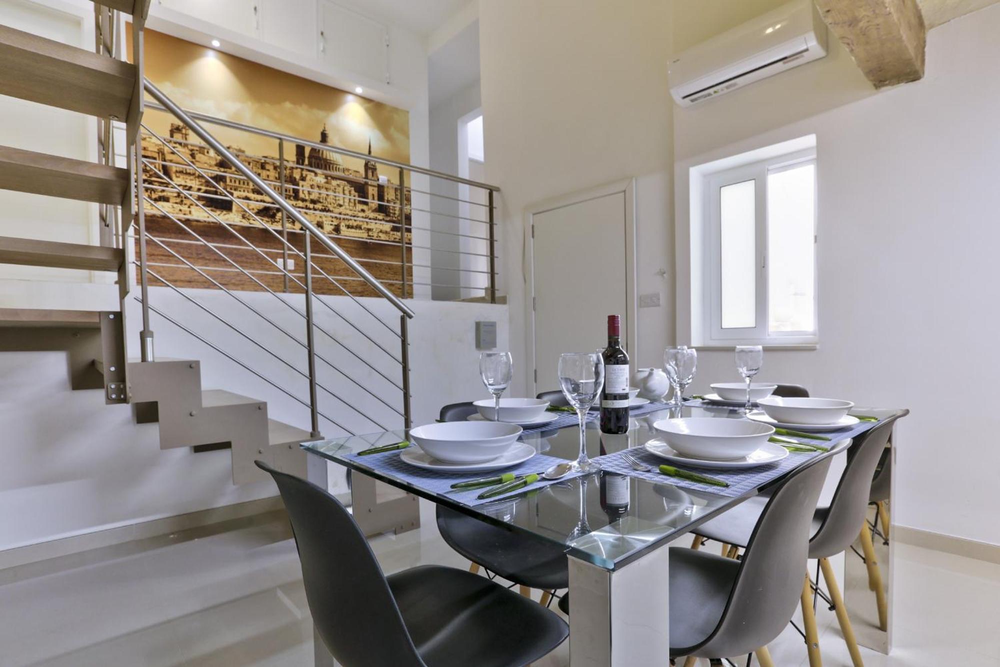 Exquisite 3-Bedroom Duplex Penthouse With Jacuzzi In Valletta Centre Εξωτερικό φωτογραφία