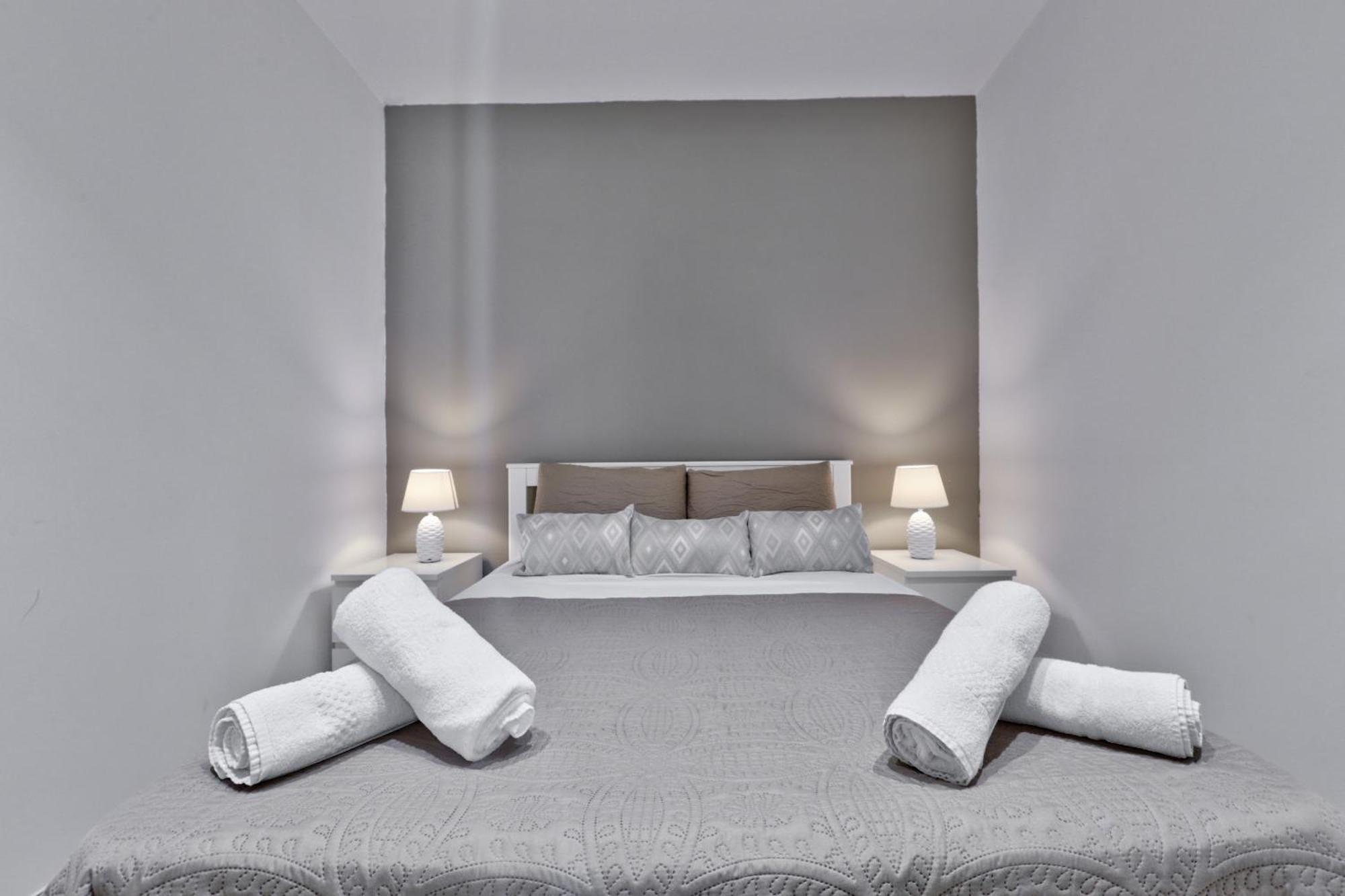 Exquisite 3-Bedroom Duplex Penthouse With Jacuzzi In Valletta Centre Εξωτερικό φωτογραφία
