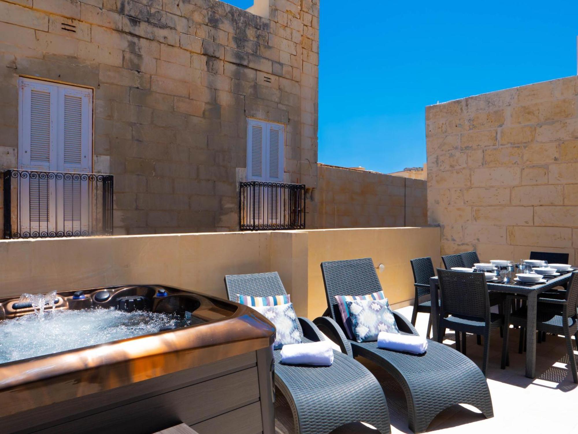 Exquisite 3-Bedroom Duplex Penthouse With Jacuzzi In Valletta Centre Εξωτερικό φωτογραφία